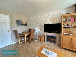 Lounge/Diner- click for photo gallery